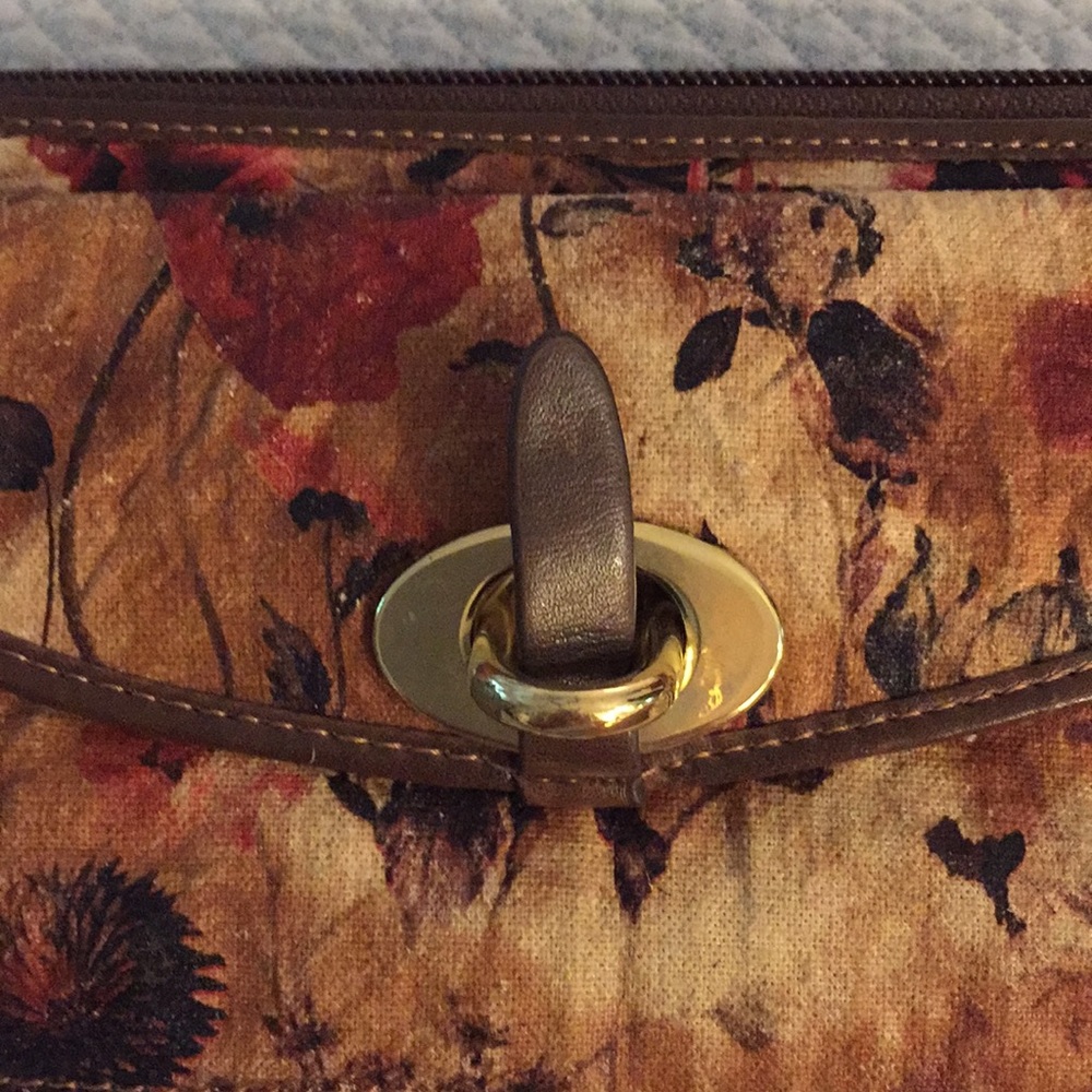 TOPSHOP Zip Closure Wallet - Picture 2 of 6